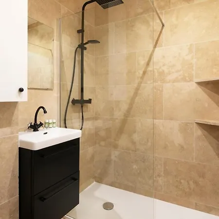 Apartment Pour 2 Personnes Aux Portes Du Marais *